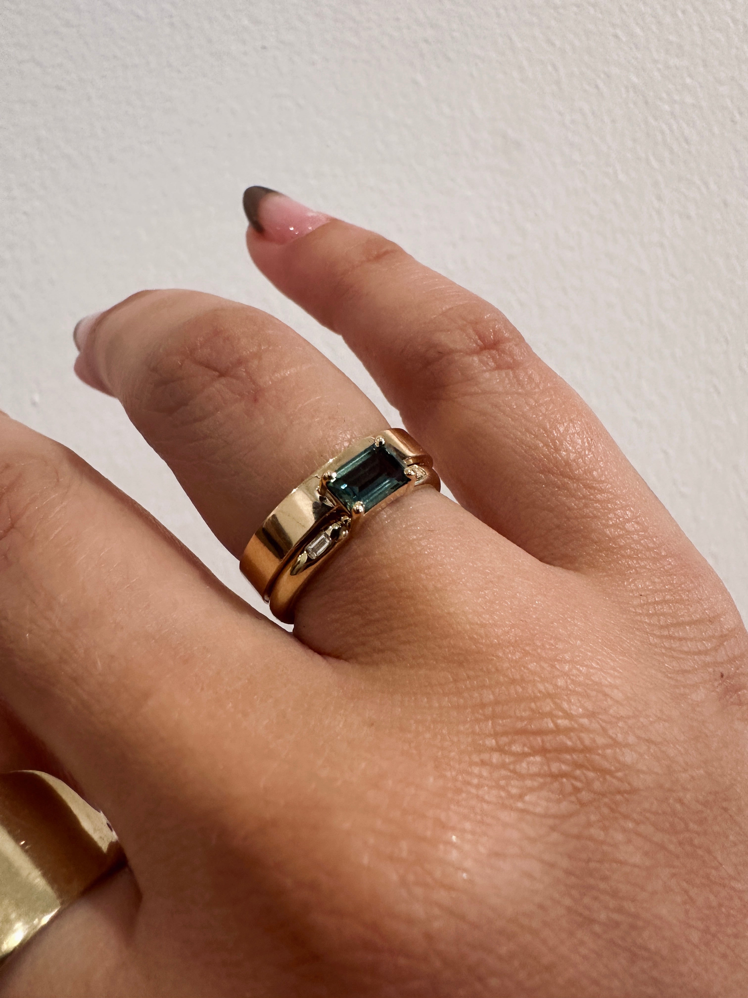 SAPPHIRE MONOLITH RING