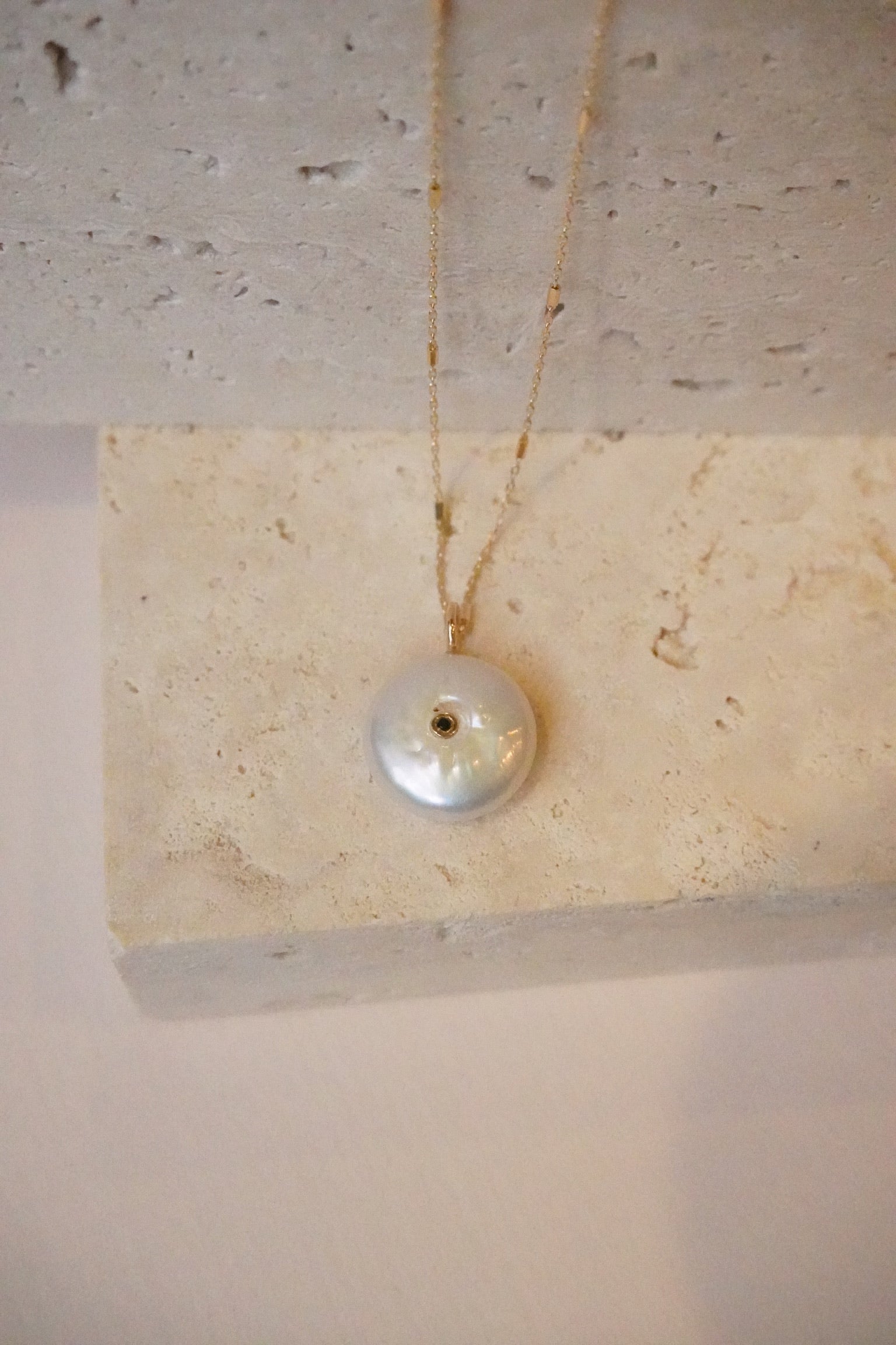 14KT REVERSIBLE BLACK & WHITE DIAMOND PEARL DISC BAR & CABLE CHAIN