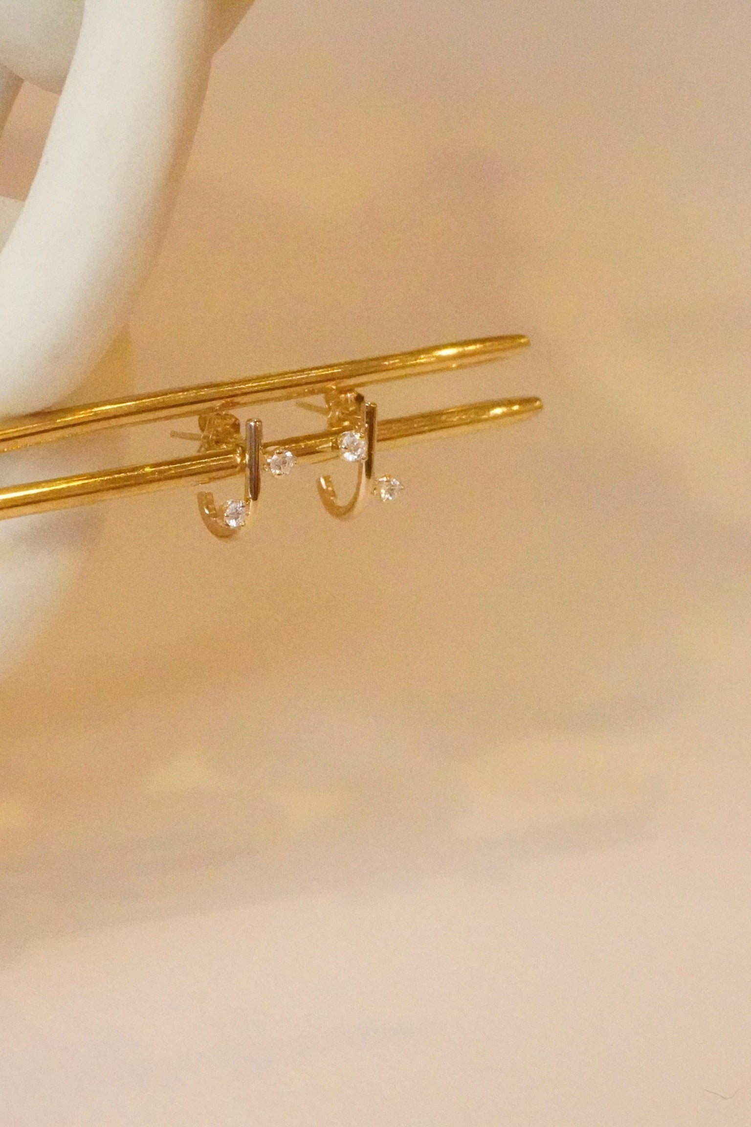 14KT MIXED PRONG J HOOK HOOP EARRINGS