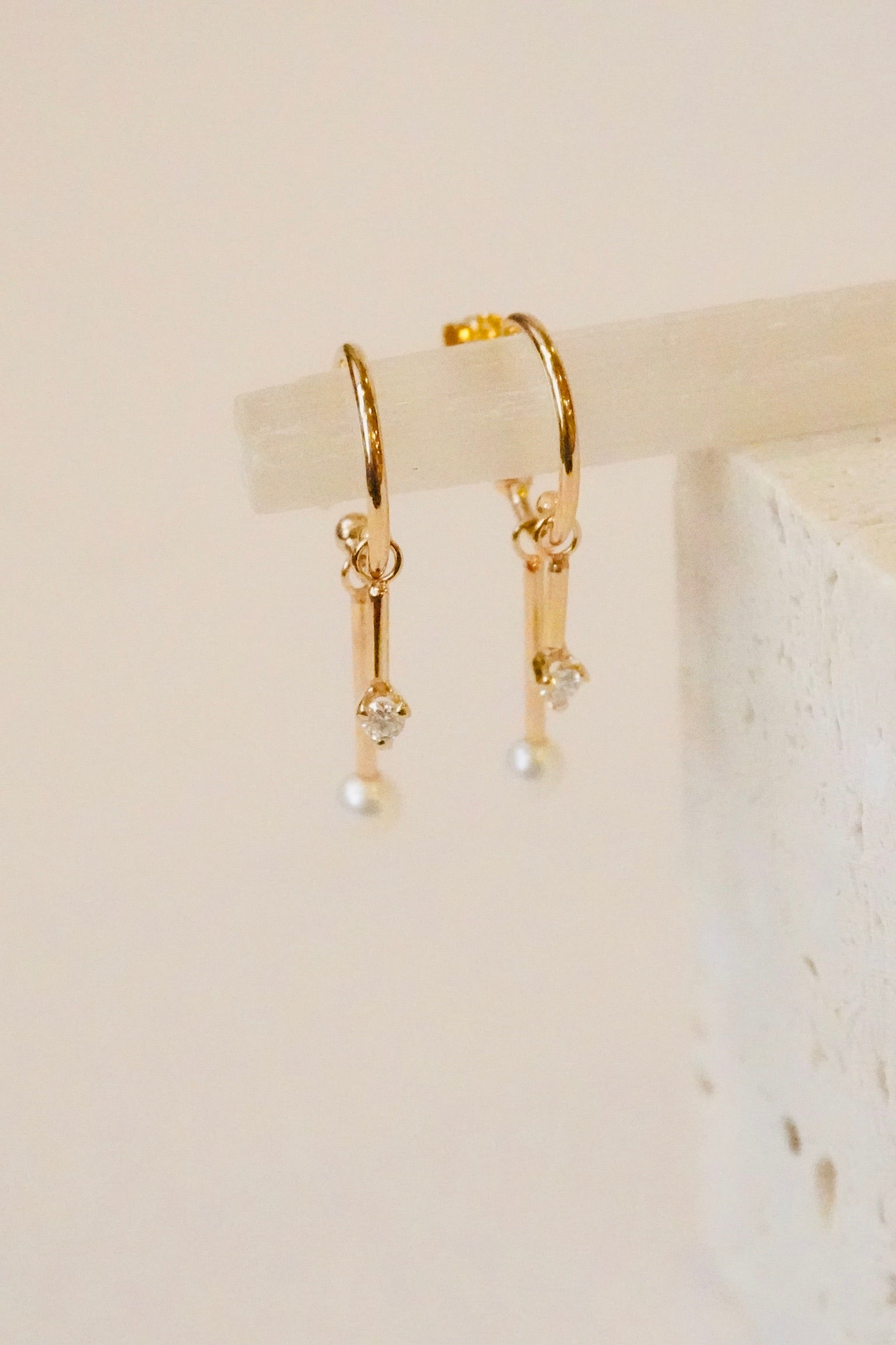 14KT DANGLING DIAMOND & TINY PEARL BAR THIN HUGGIE HOOPS