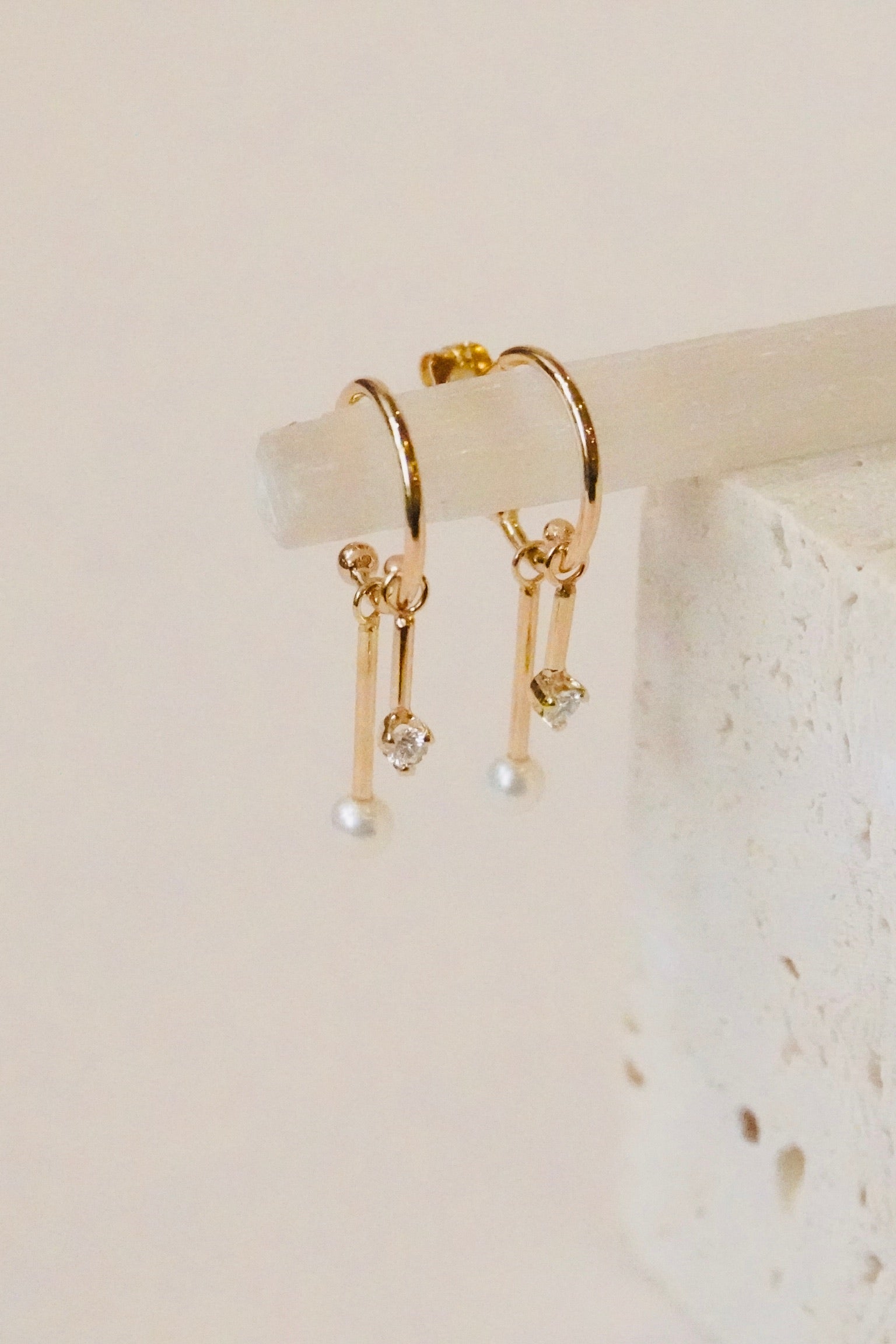 14KT DANGLING DIAMOND & TINY PEARL BAR THIN HUGGIE HOOPS