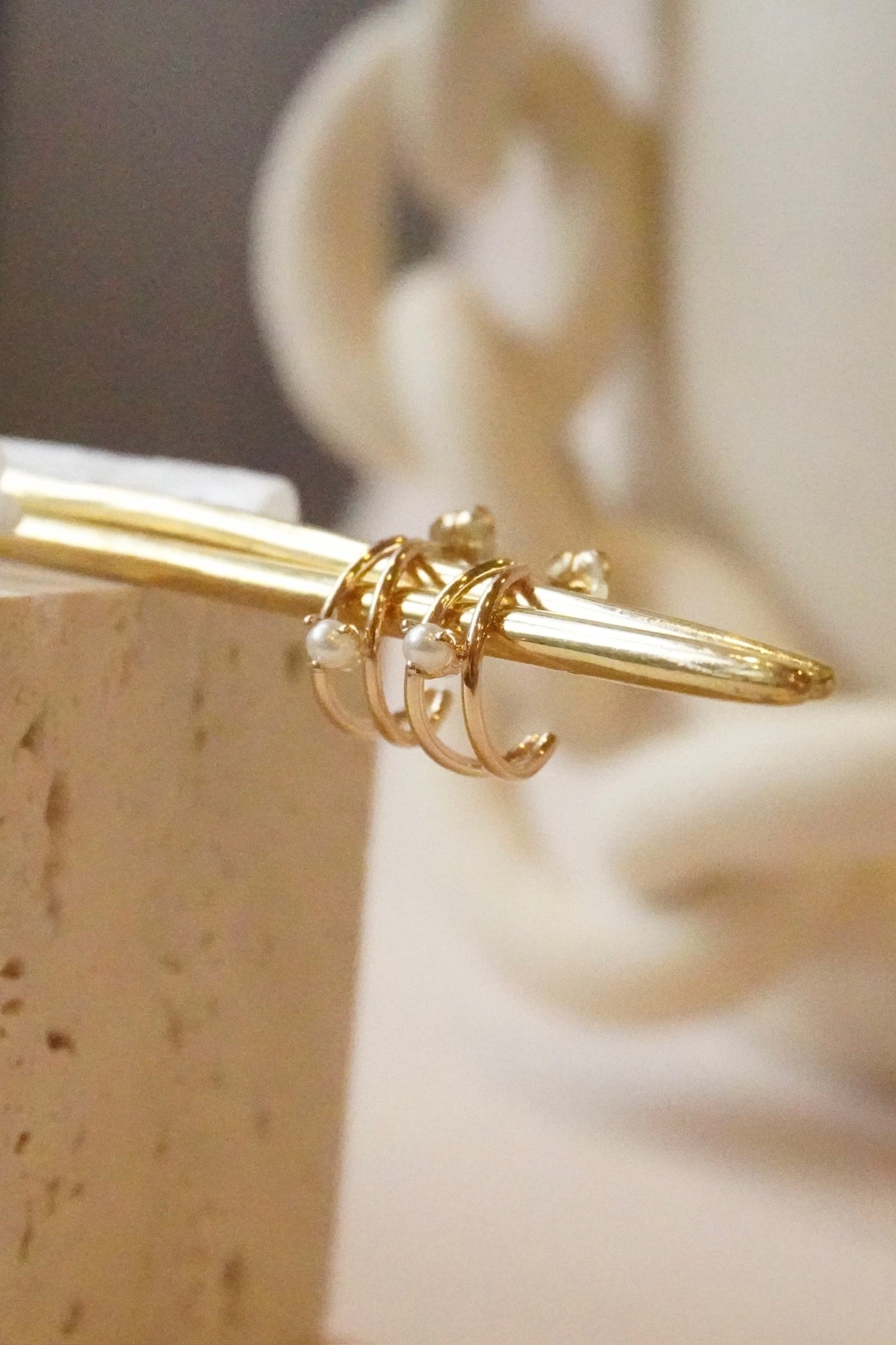 14KT NESTED PRONG PEARL DOUBLE WIRE HUGGIE EARRINGS