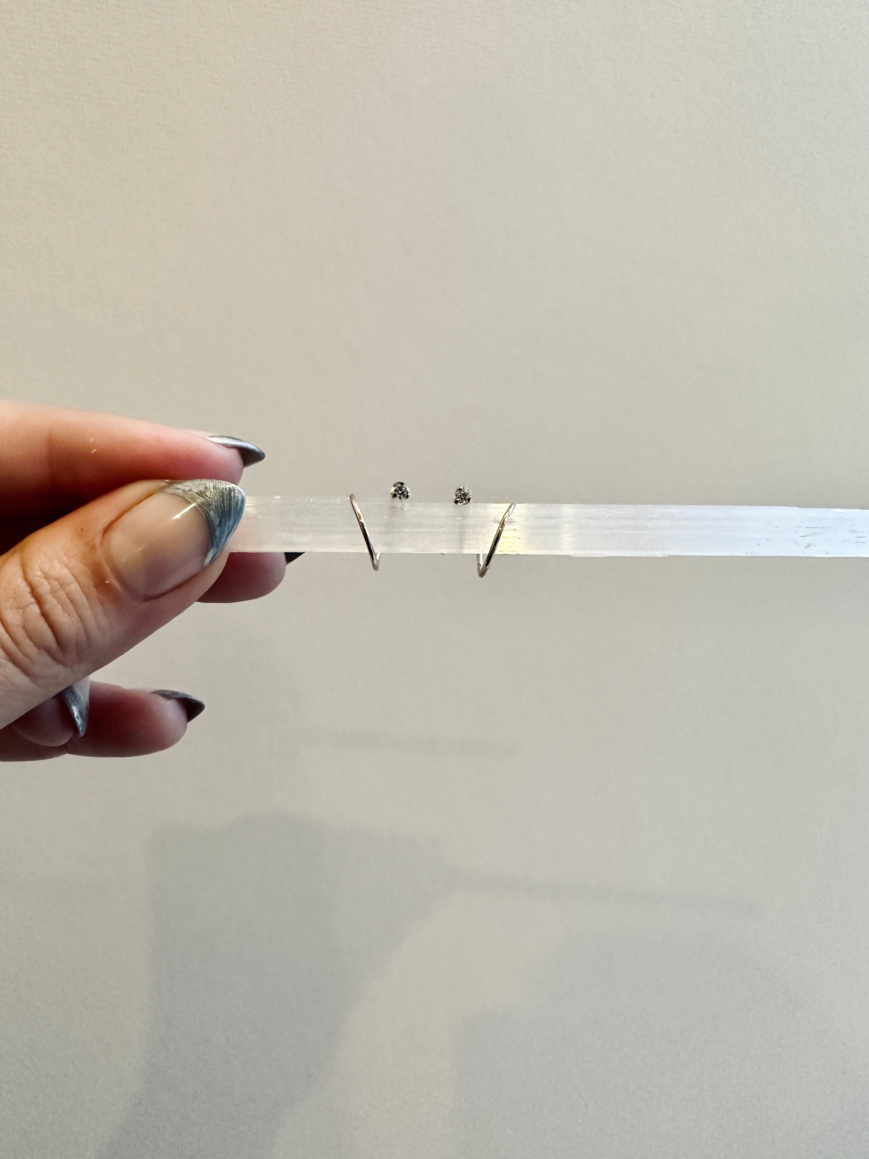 PRONG DIAMOND BAR WRAP HOOPS