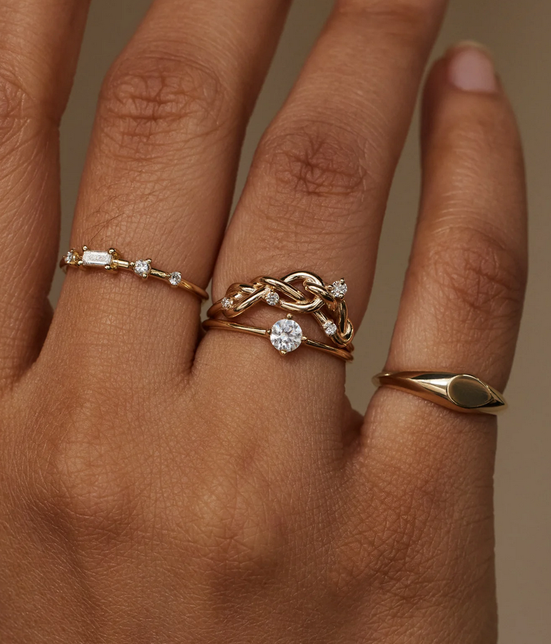 GENTLE PRACTICE DIAMOND RING