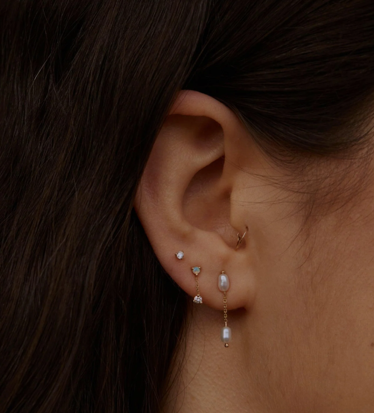SINGLE TWO-STEP DIAMOND & OPAL CHAIN EARRING