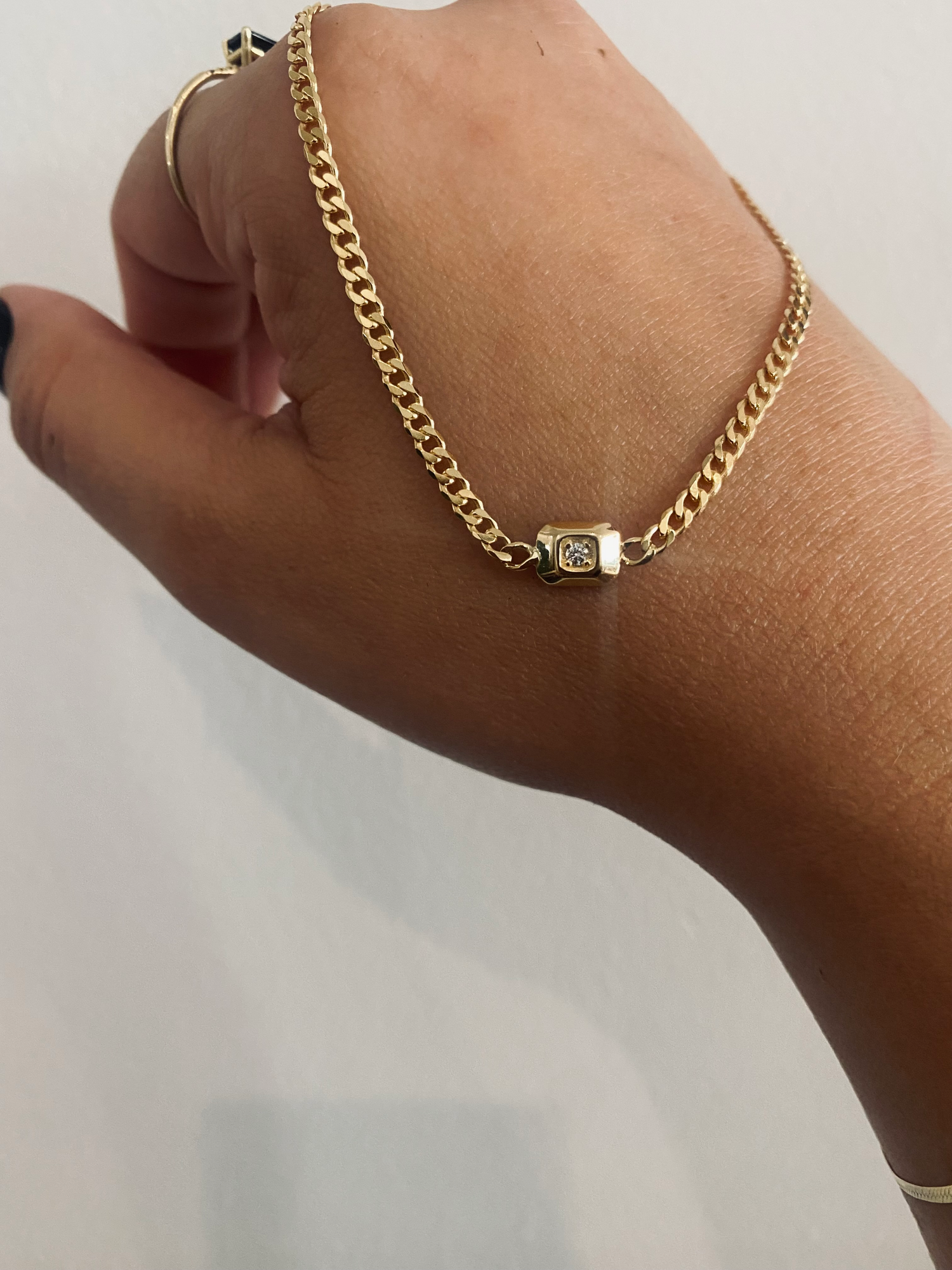 CURB DIAMOND HORIZON