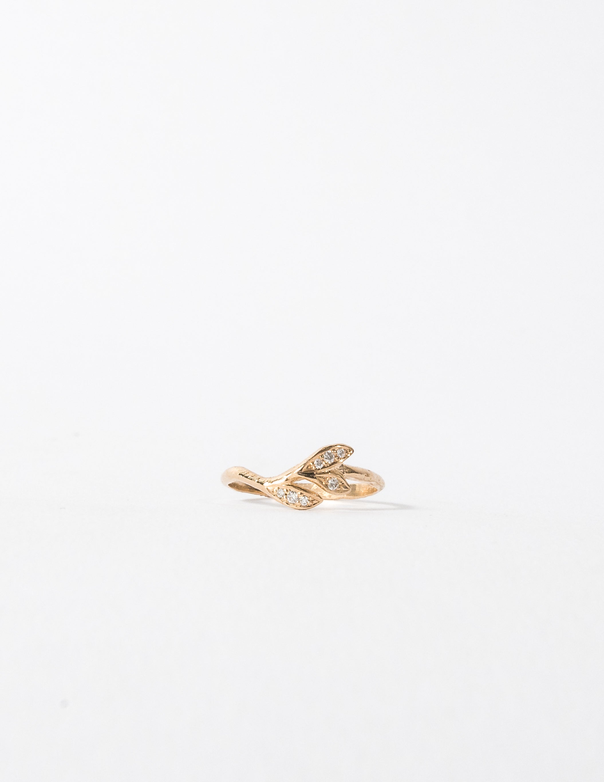 DIAMOND LEAF SWAY RING