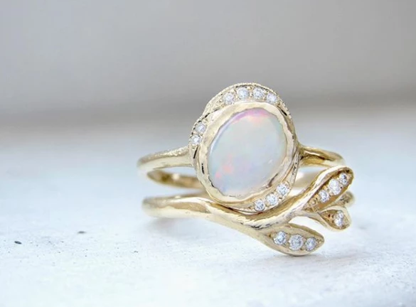 DIAMOND LEAF SWAY RING