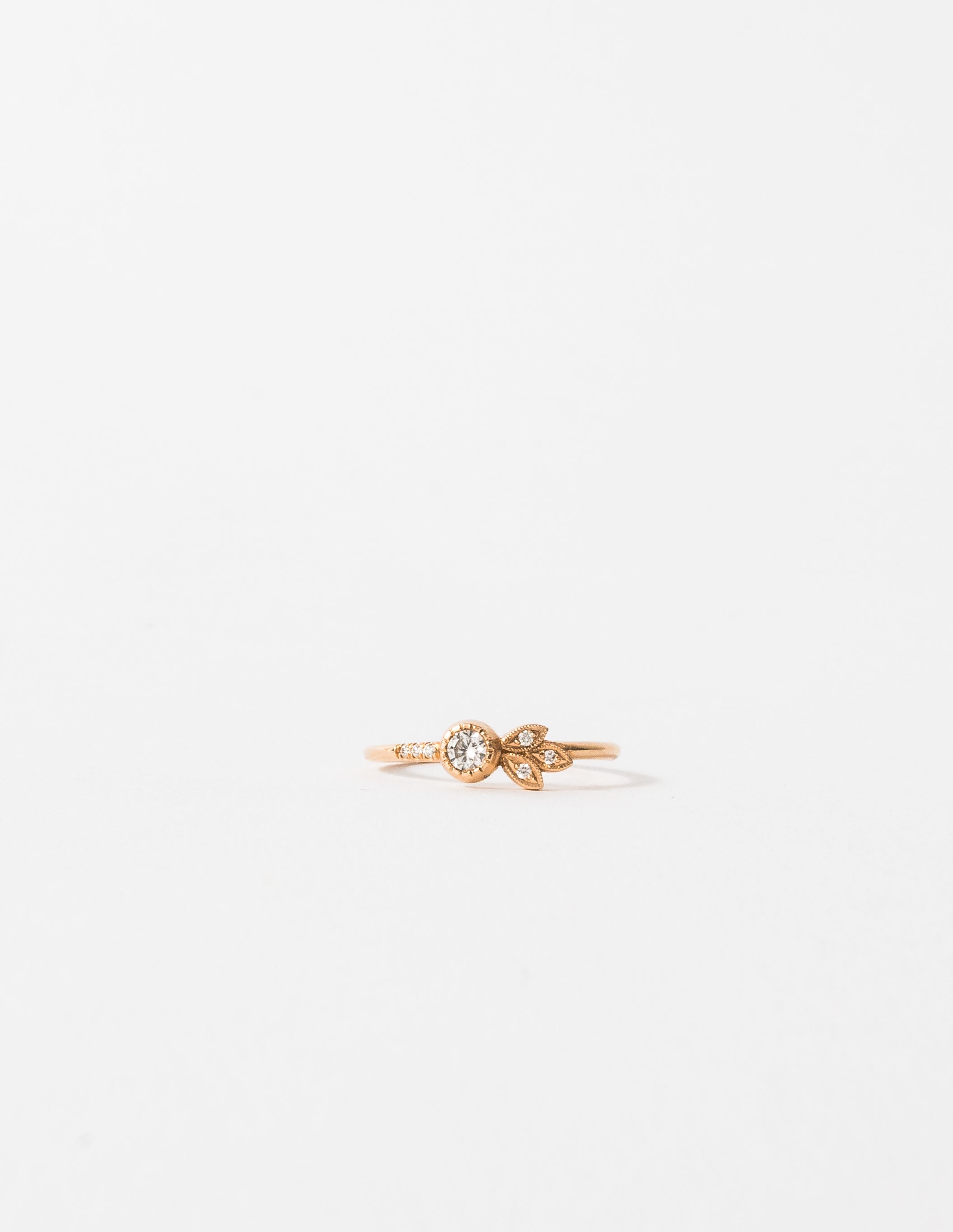 DIAMOND LEAF RING
