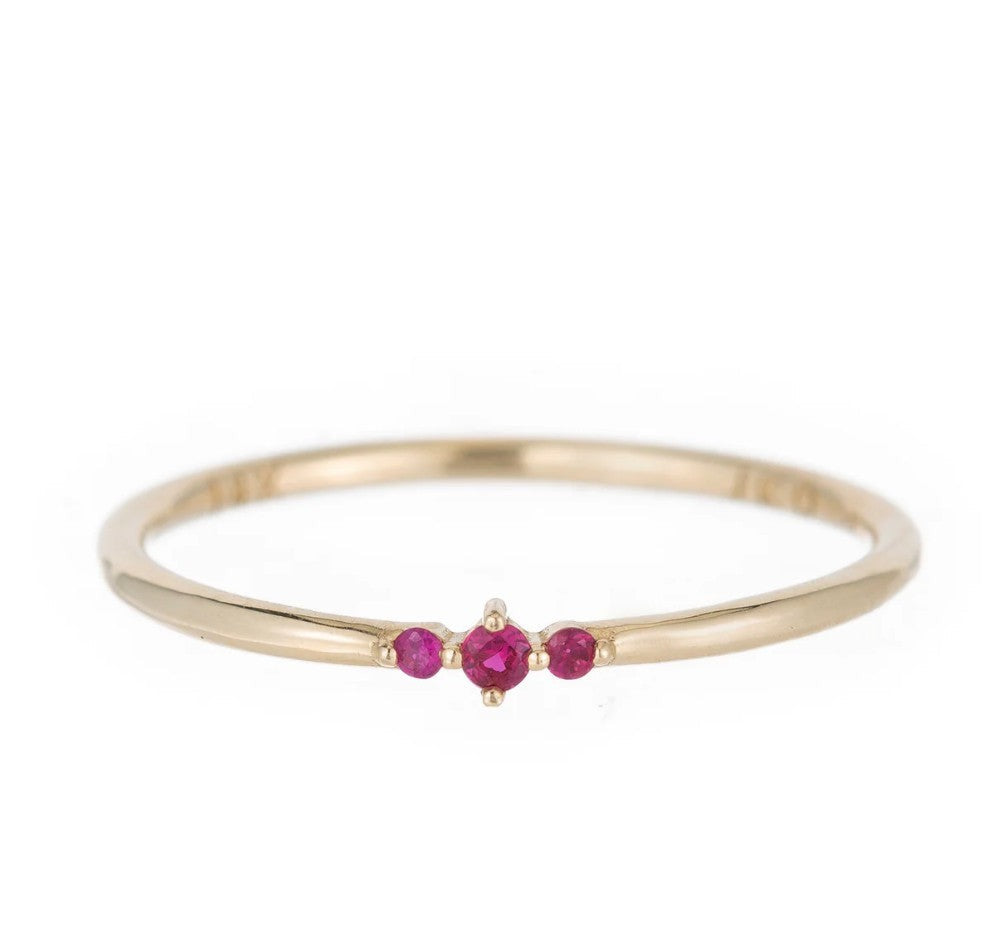 Tres Ruby Ring with three rubies in 14kt yellow gold, product view 1