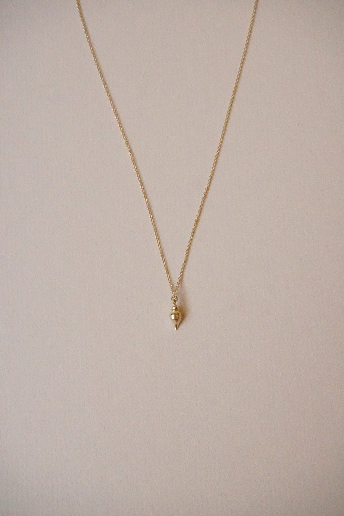 Seaside Treasures Necklace conch shell charm close up