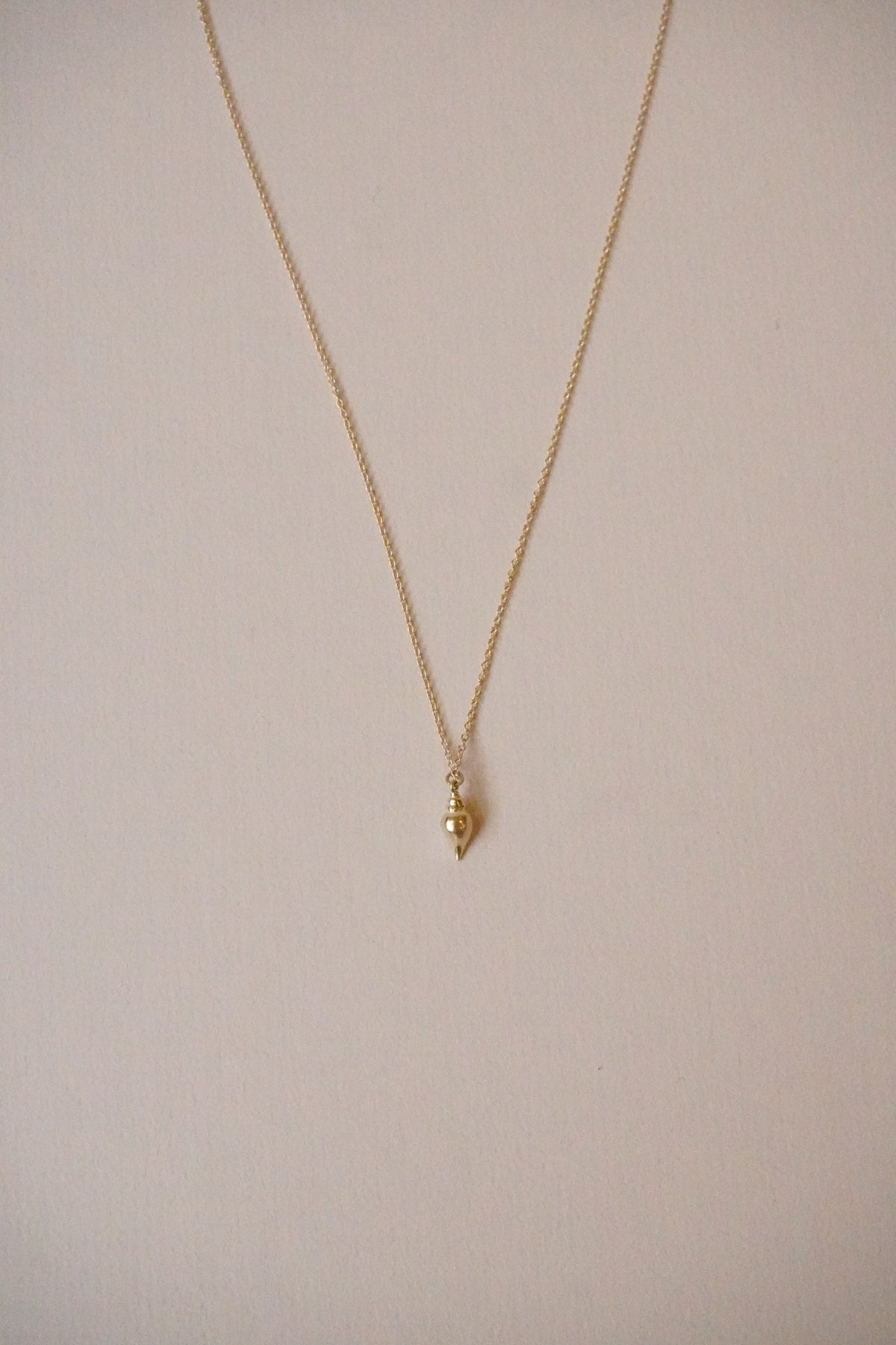 Seaside Treasures Necklace conch shell charm close up