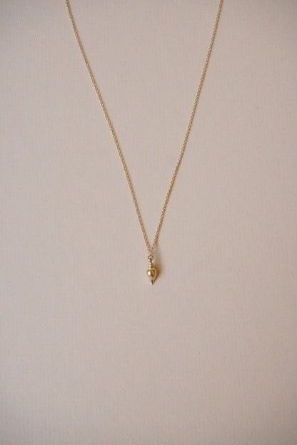 Seaside Treasures Necklace conch shell charm close up