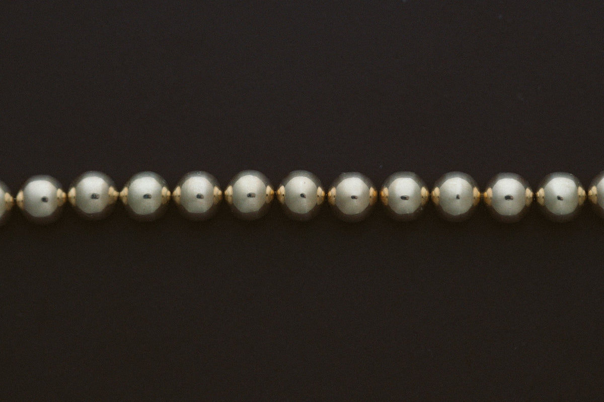 Gold Ball Beaded Chain Bracelet by Zoe Chicco, close up of the polished gold beads