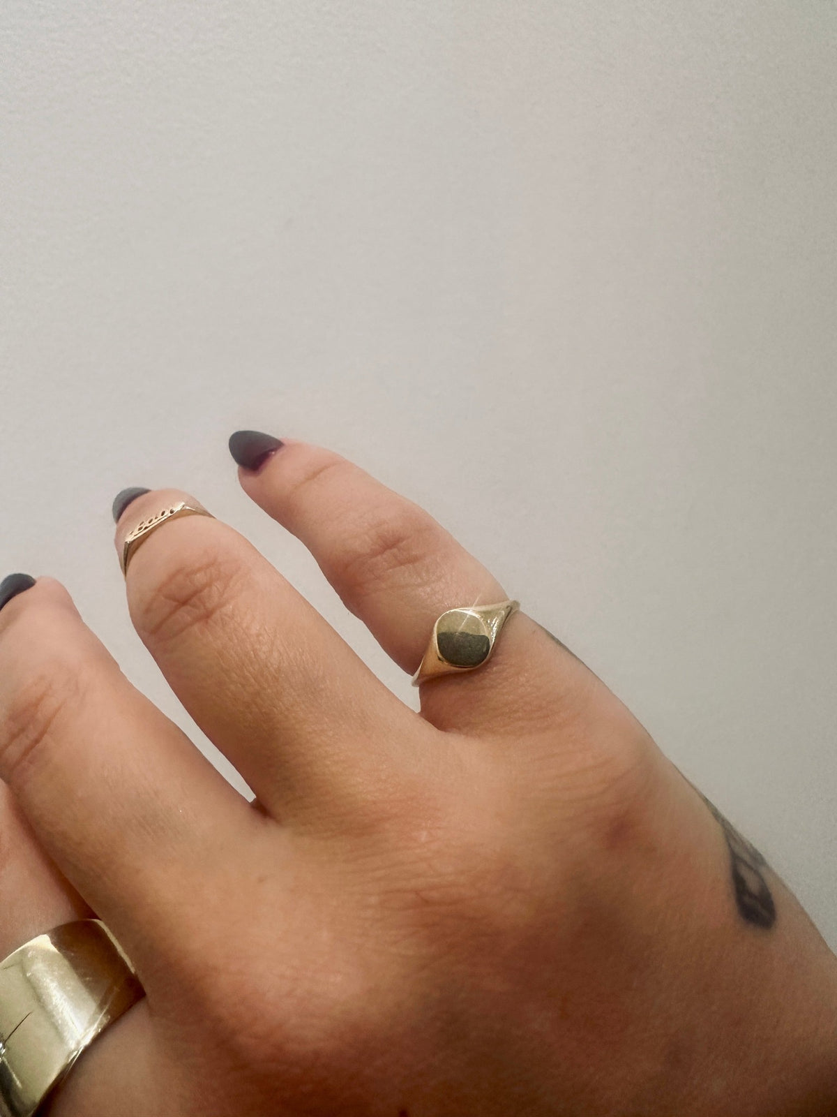 Loyalty Signet in 14kt yellow gold, product view 3