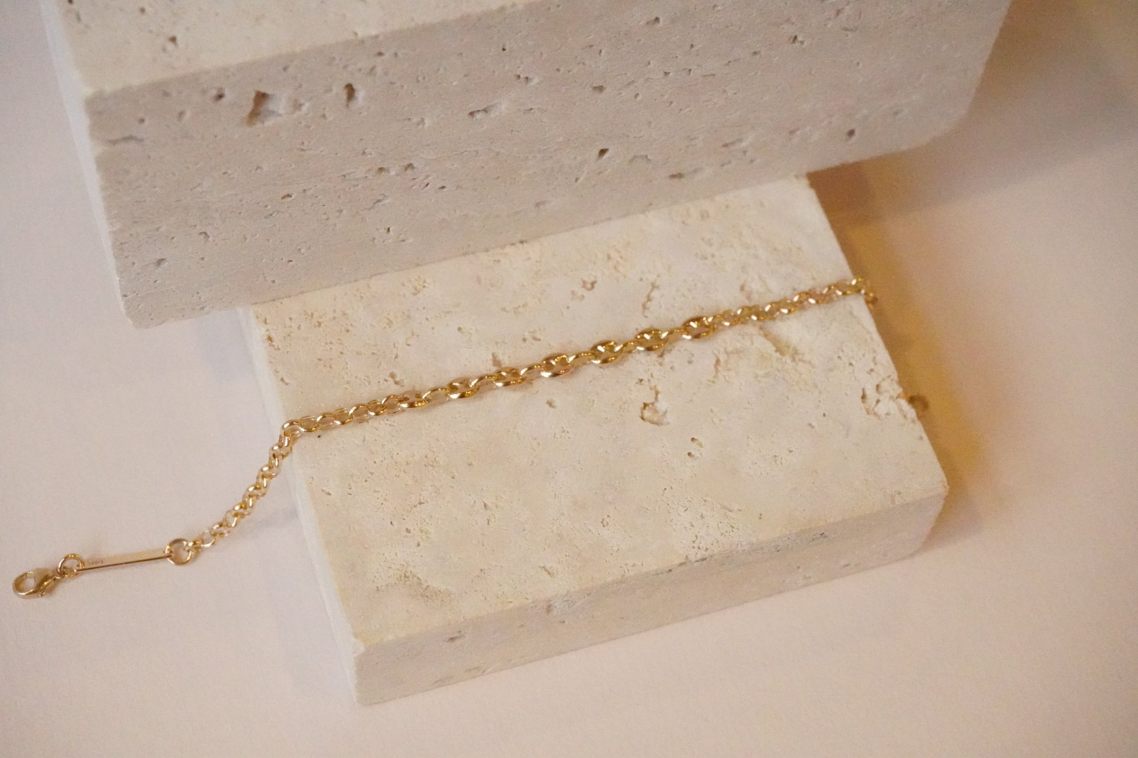 14KT SMALL MARINER STATION MEDIUM ROLO CHAIN BRACELET