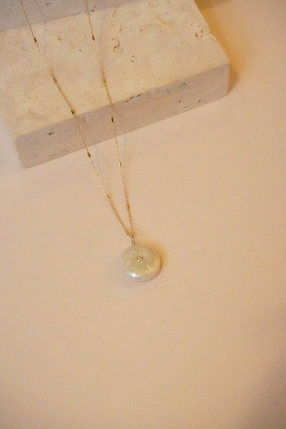 14KT REVERSIBLE BLACK &amp; WHITE DIAMOND PEARL DISC BAR &amp; CABLE CHAIN