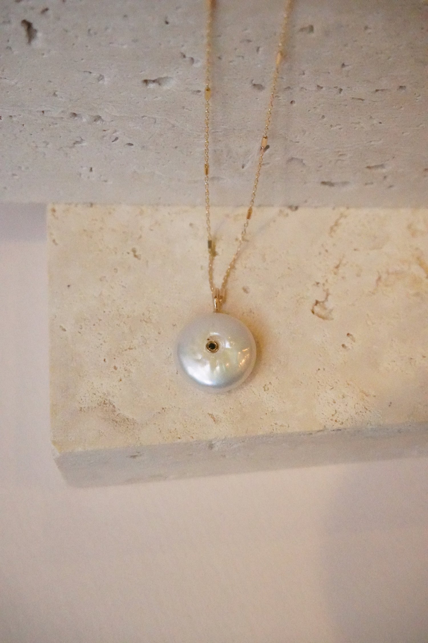 14KT REVERSIBLE BLACK &amp; WHITE DIAMOND PEARL DISC BAR &amp; CABLE CHAIN