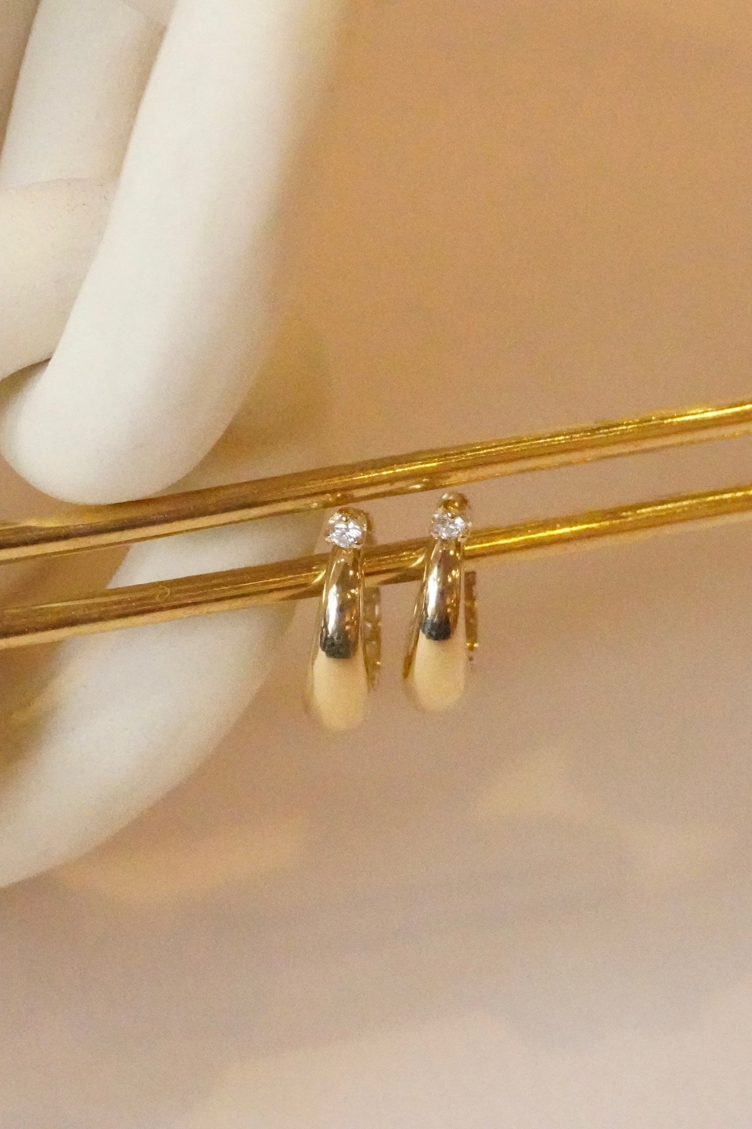 14KT DIAMOND TAPERED DOME HINGE HOOPS