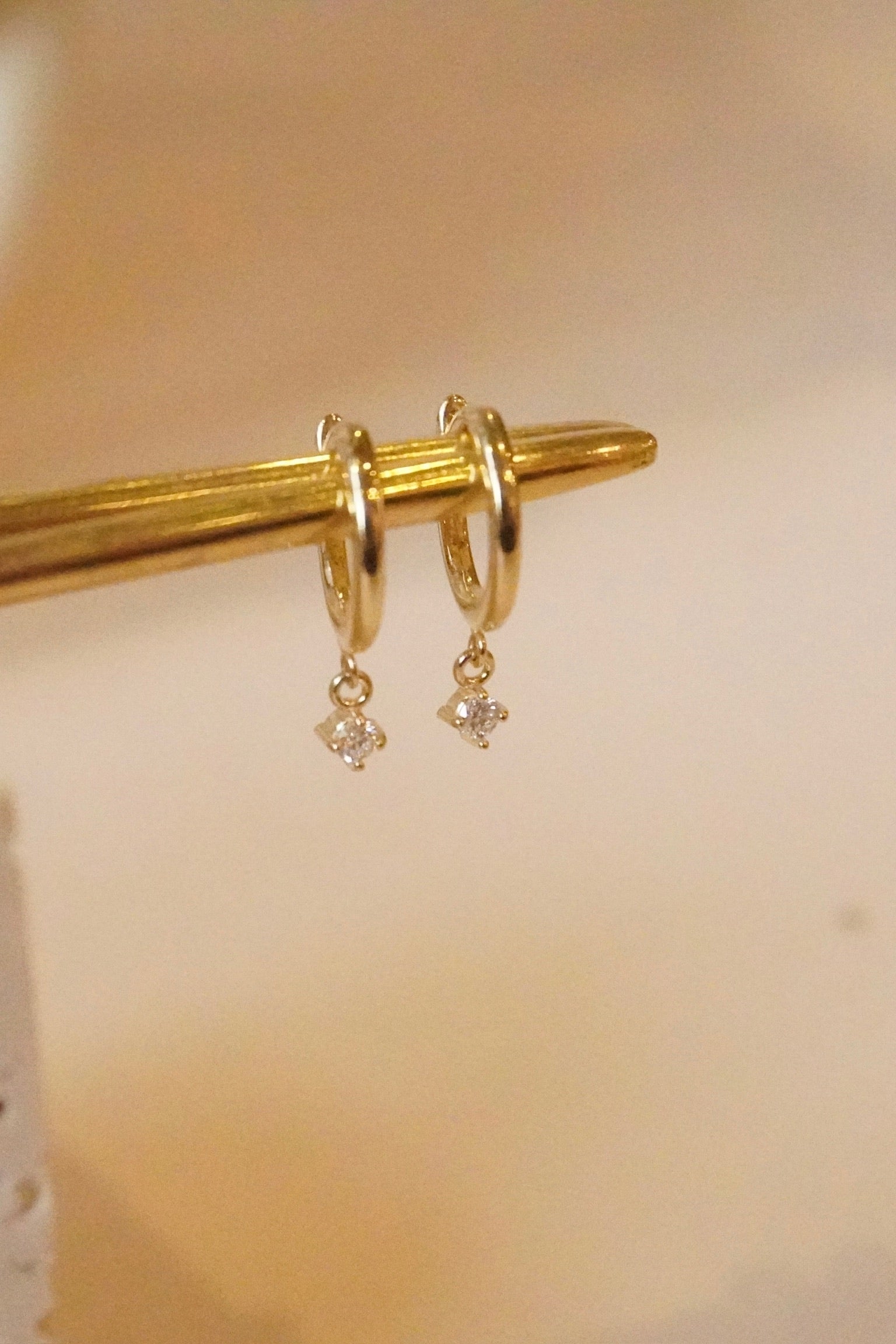 14KT DANGLING DIAMOND SMALL HINGE HOOP HUGGIE