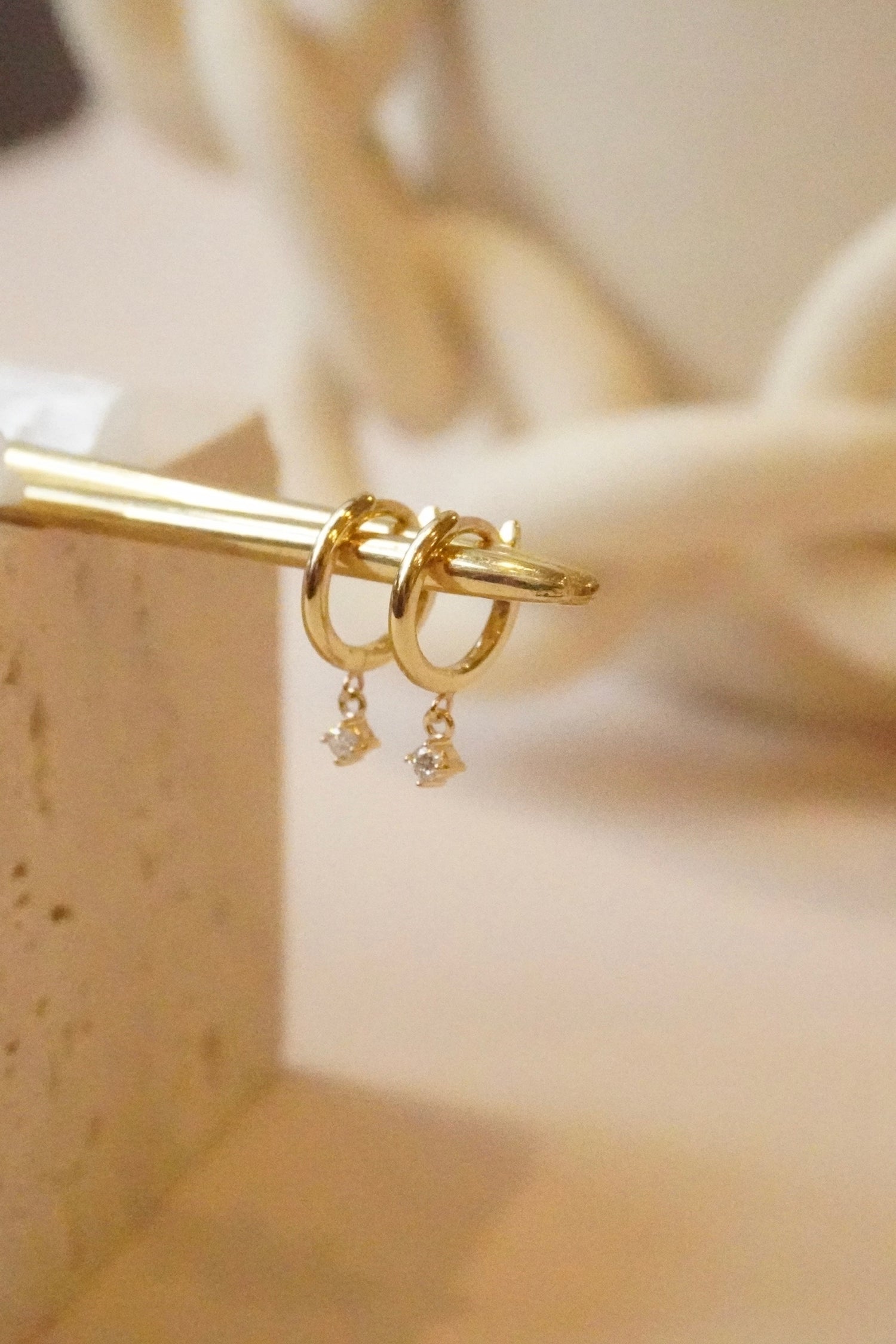 14KT DANGLING DIAMOND SMALL HINGE HOOP HUGGIE