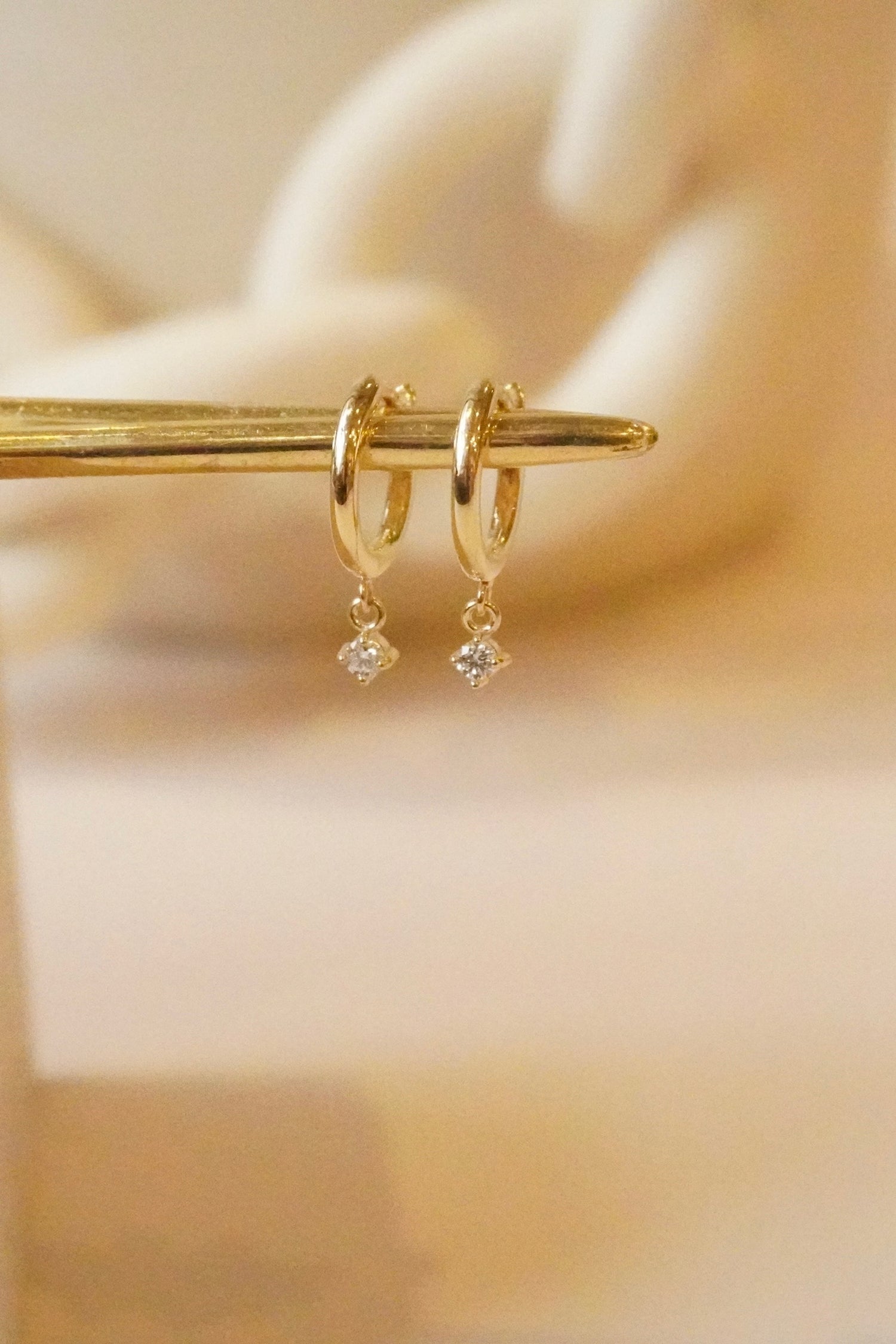 14KT DANGLING DIAMOND SMALL HINGE HOOP HUGGIE