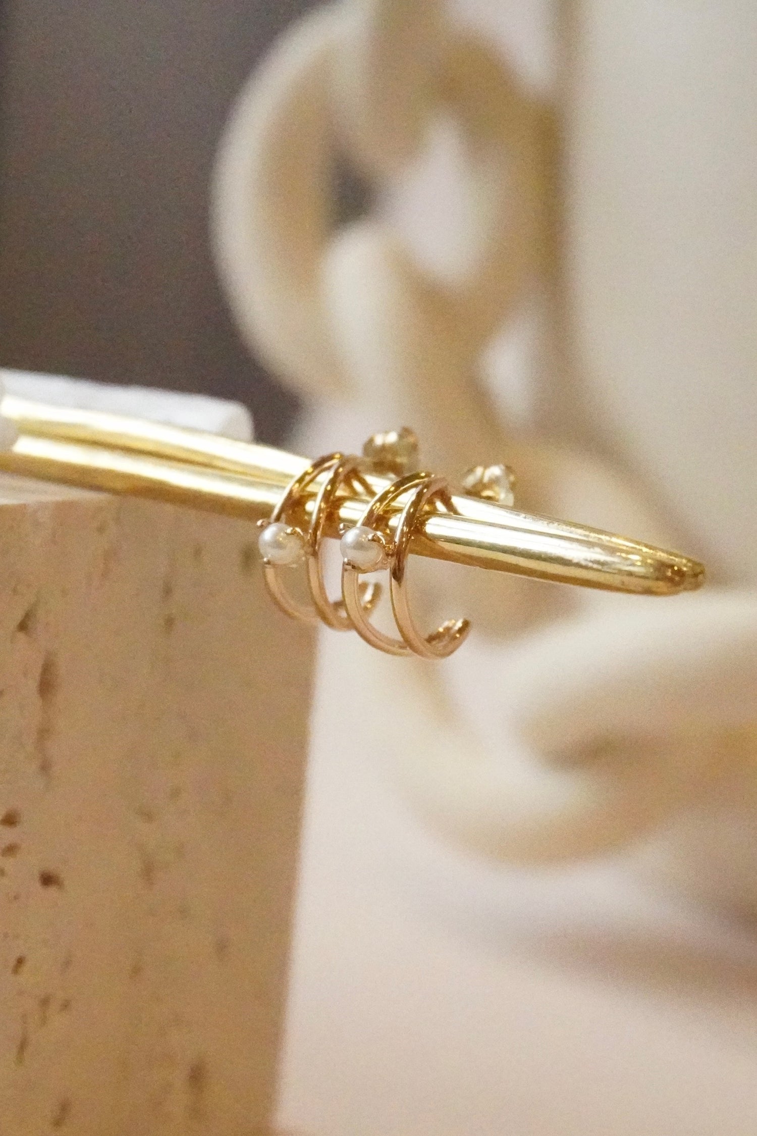 14KT NESTED PRONG PEARL DOUBLE WIRE HUGGIE EARRINGS