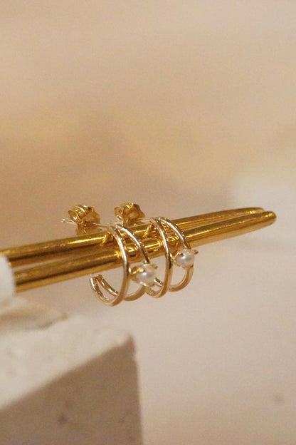 14KT NESTED PRONG PEARL DOUBLE WIRE HUGGIE EARRINGS