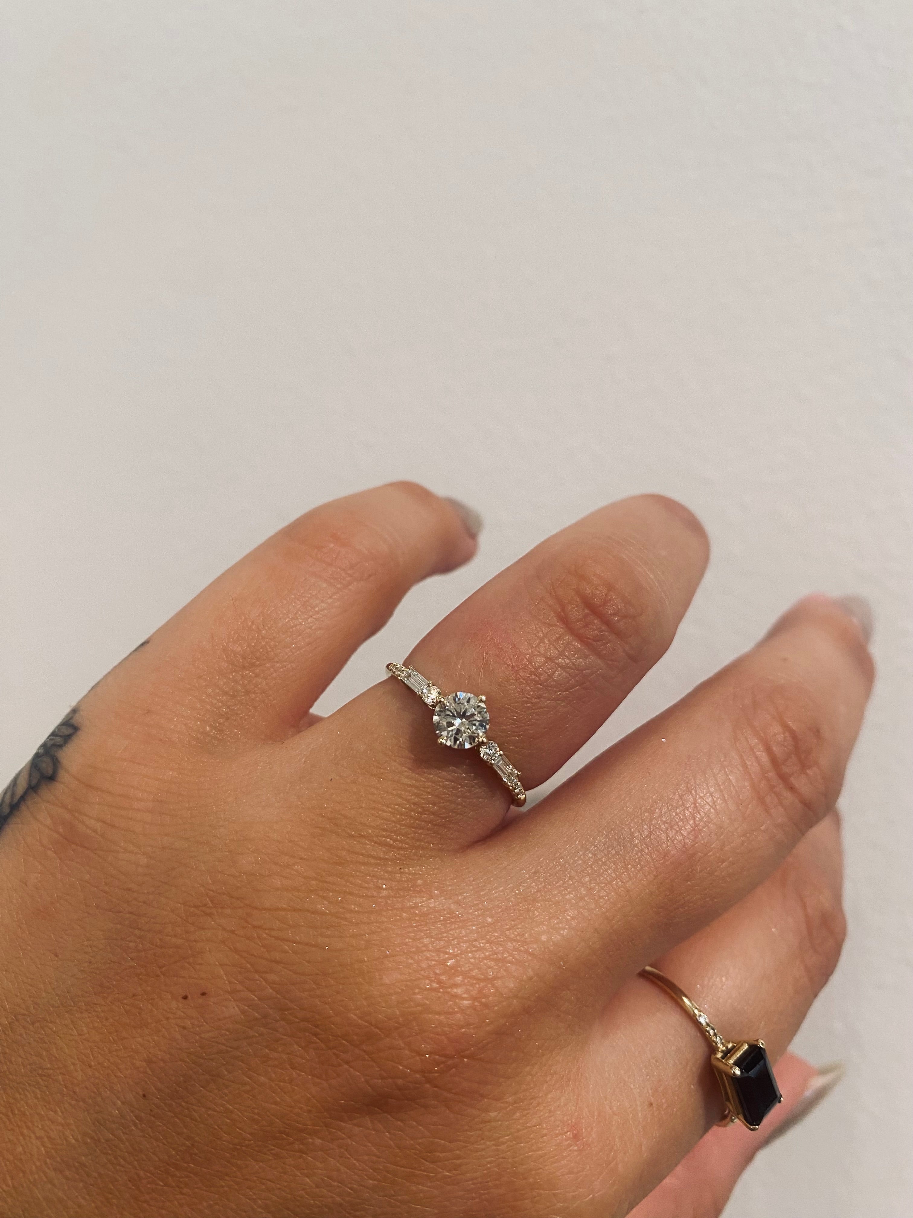 DIAMOND SOLITARE ETUDE RING