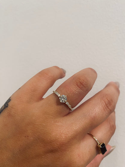 DIAMOND SOLITARE ETUDE RING