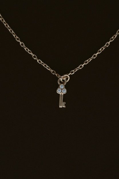 LOVERS MAVEN NECKLACE