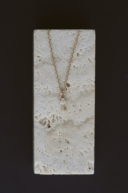LOVERS MAVEN NECKLACE