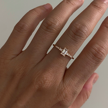 EMERLAD CUT DIAMOND MELODY