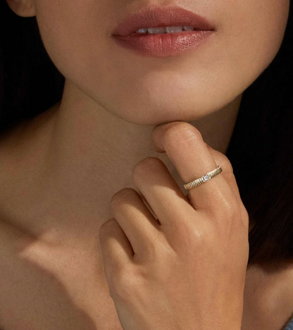 DAINTY DIAMOND PIROUETTE RING