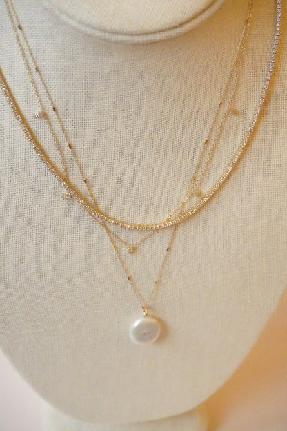Reversible Black and White Diamond Pearl Disc necklace detail