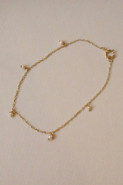 Gjenmi Pearl Shaker Bracelet in 14kt yellow gold with freshwater pearls