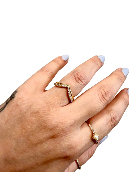 DIAMOND PEAKS WEDDING BAND