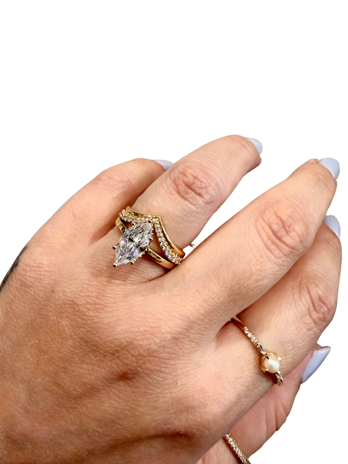 DIAMOND PEAKS WEDDING BAND