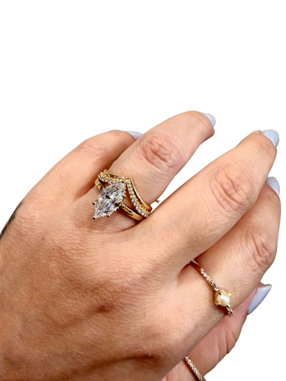 DIAMOND PEAKS WEDDING BAND