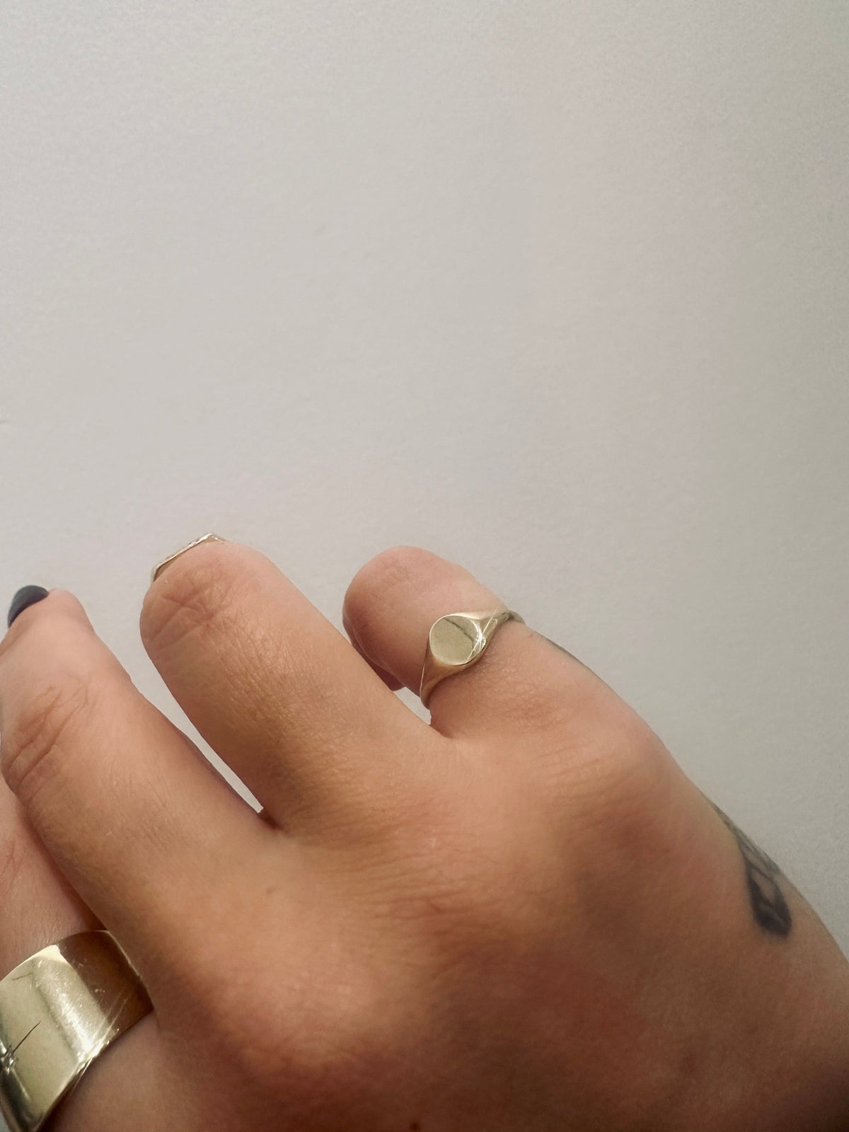 Loyalty Signet in 14kt yellow gold, product view 2
