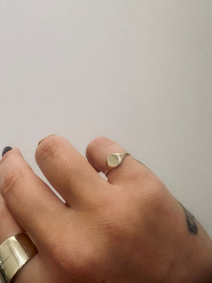 Loyalty Signet in 14kt yellow gold, product view 2