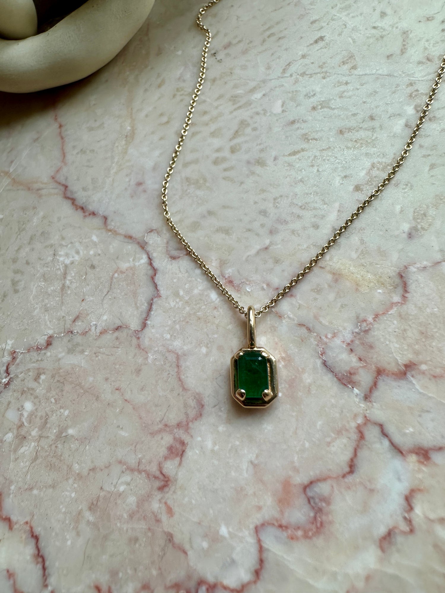 EMERALD BONBON NECKLACE