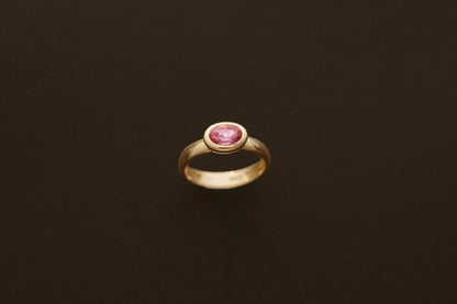 Stone &amp; Strand Magenta Gallant Ring with pink topaz in 10kt yellow gold