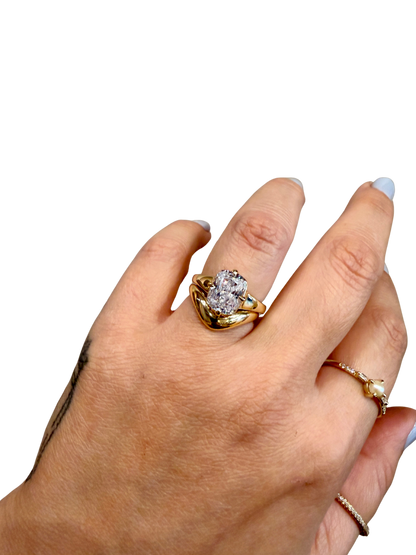 GOLDEN EMBRACE WEDDING BAND