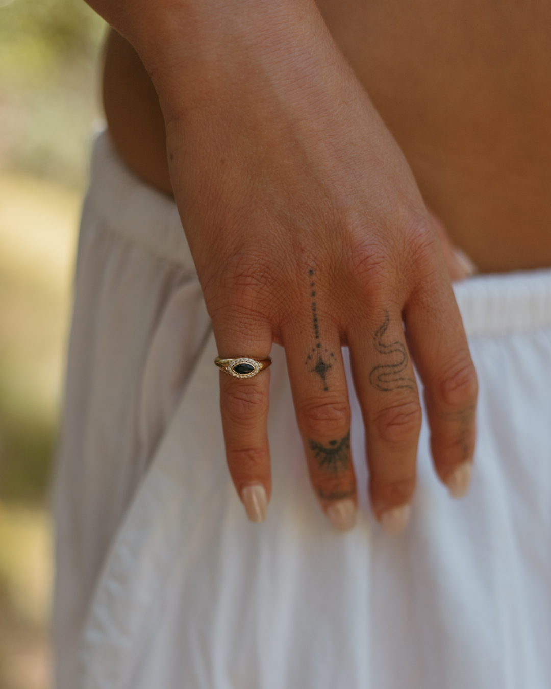 ONYX HALO PINKY RING