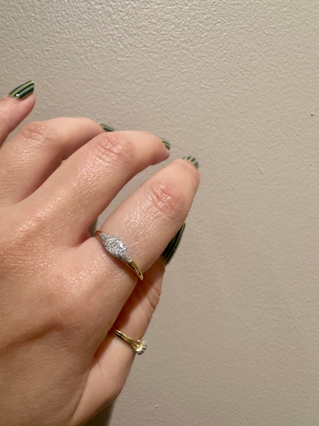 FINE SPARKLE MINI SIGNET RING