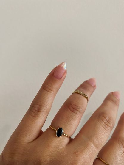 OVAL BLACK DIAMOND WISP